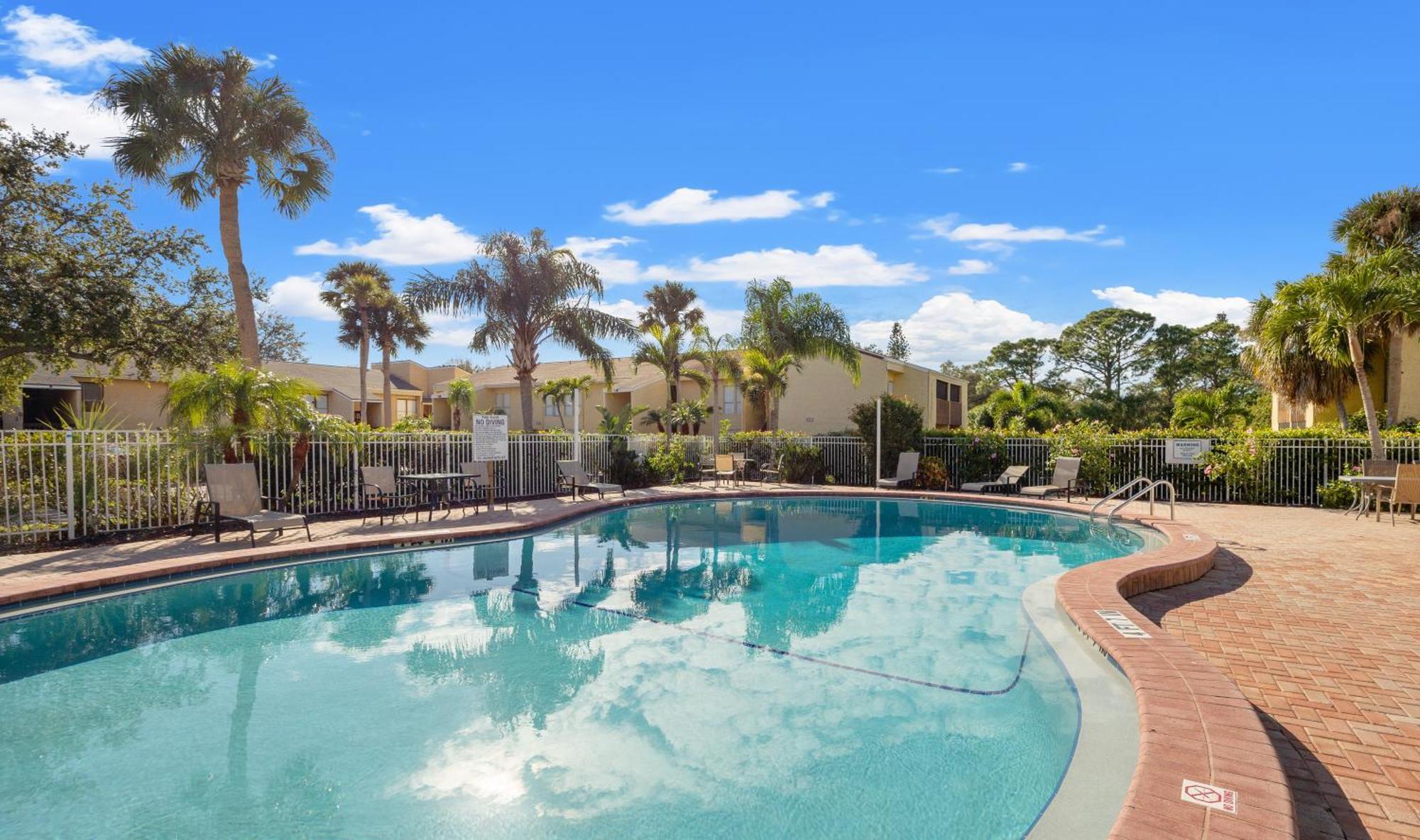 Cozy 2-bedroom In Prime Siesta Key Location Sarasota